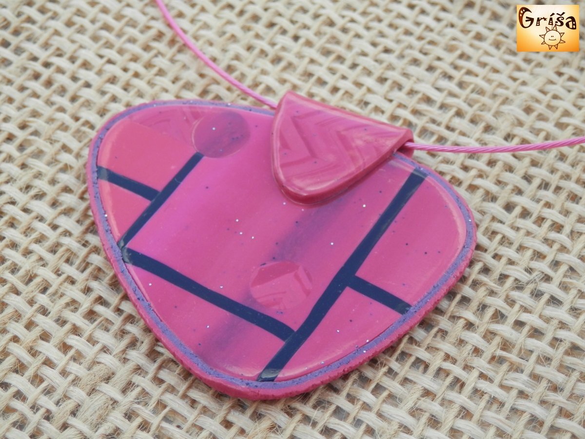 Zamřížovaná růžová