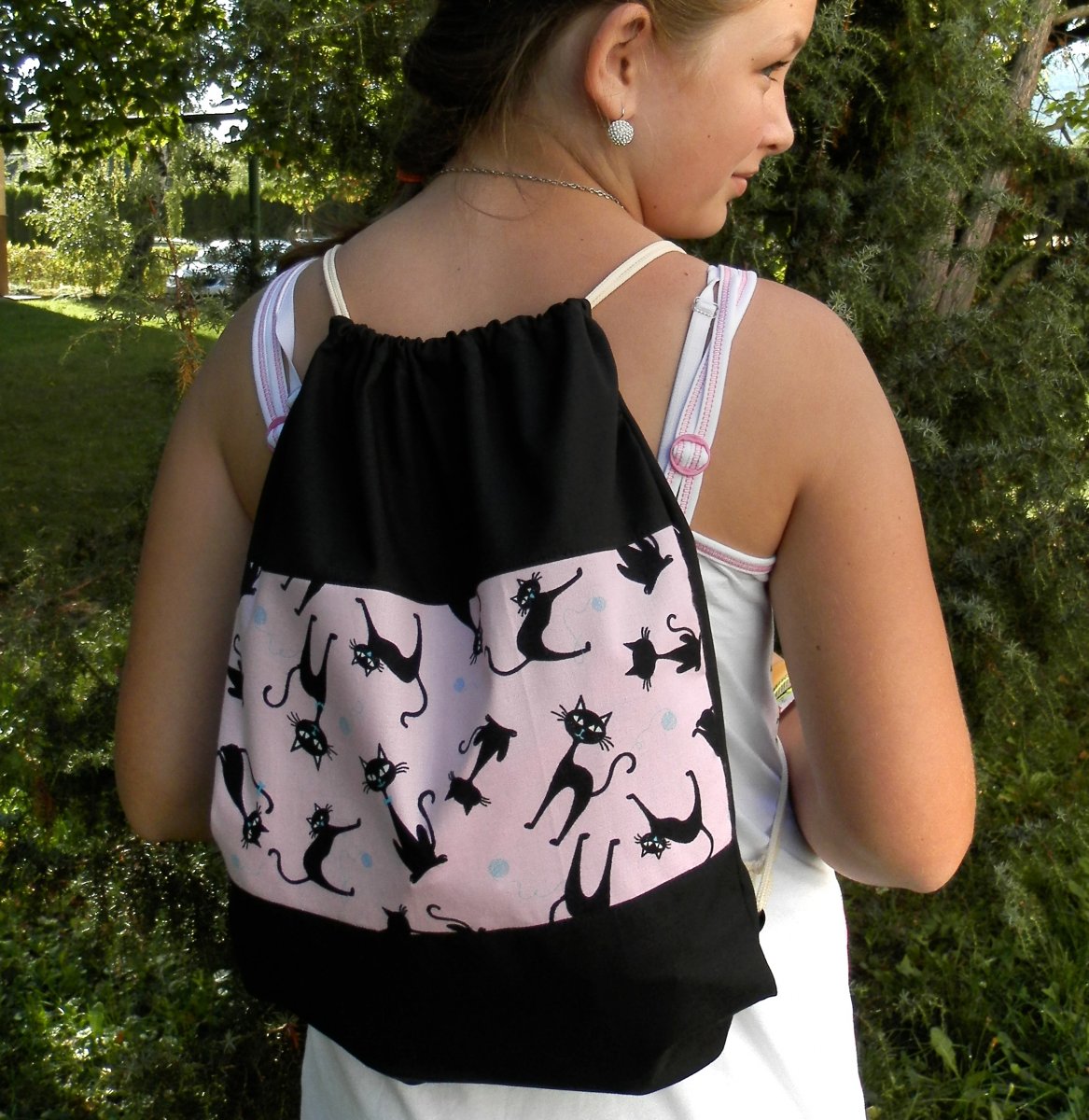 batoh...pytlík....vak....růžová s kočkami a černá