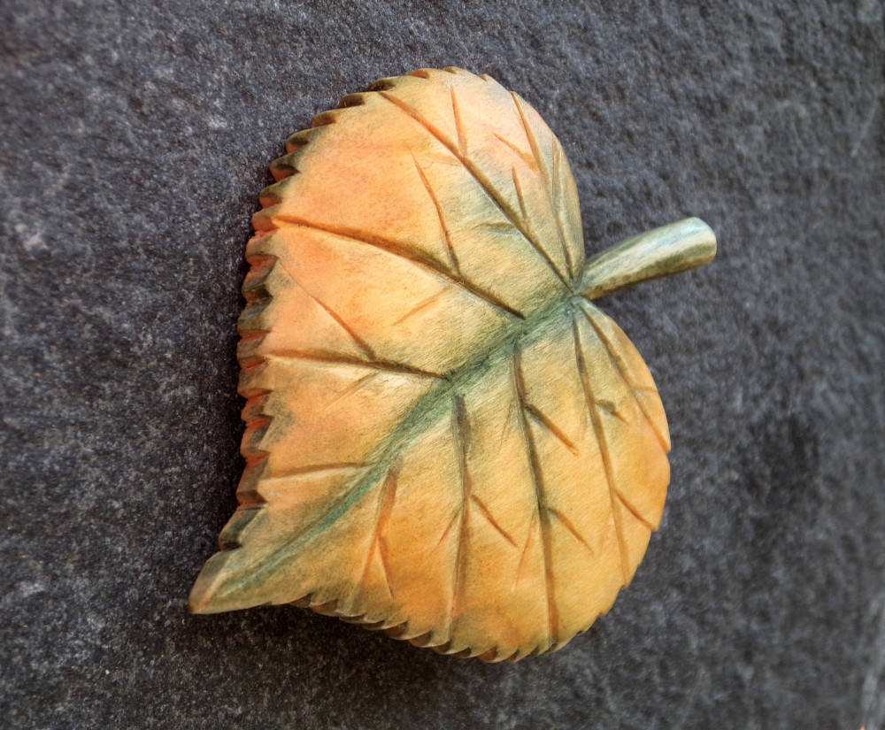 Dřevěná brož - lístek