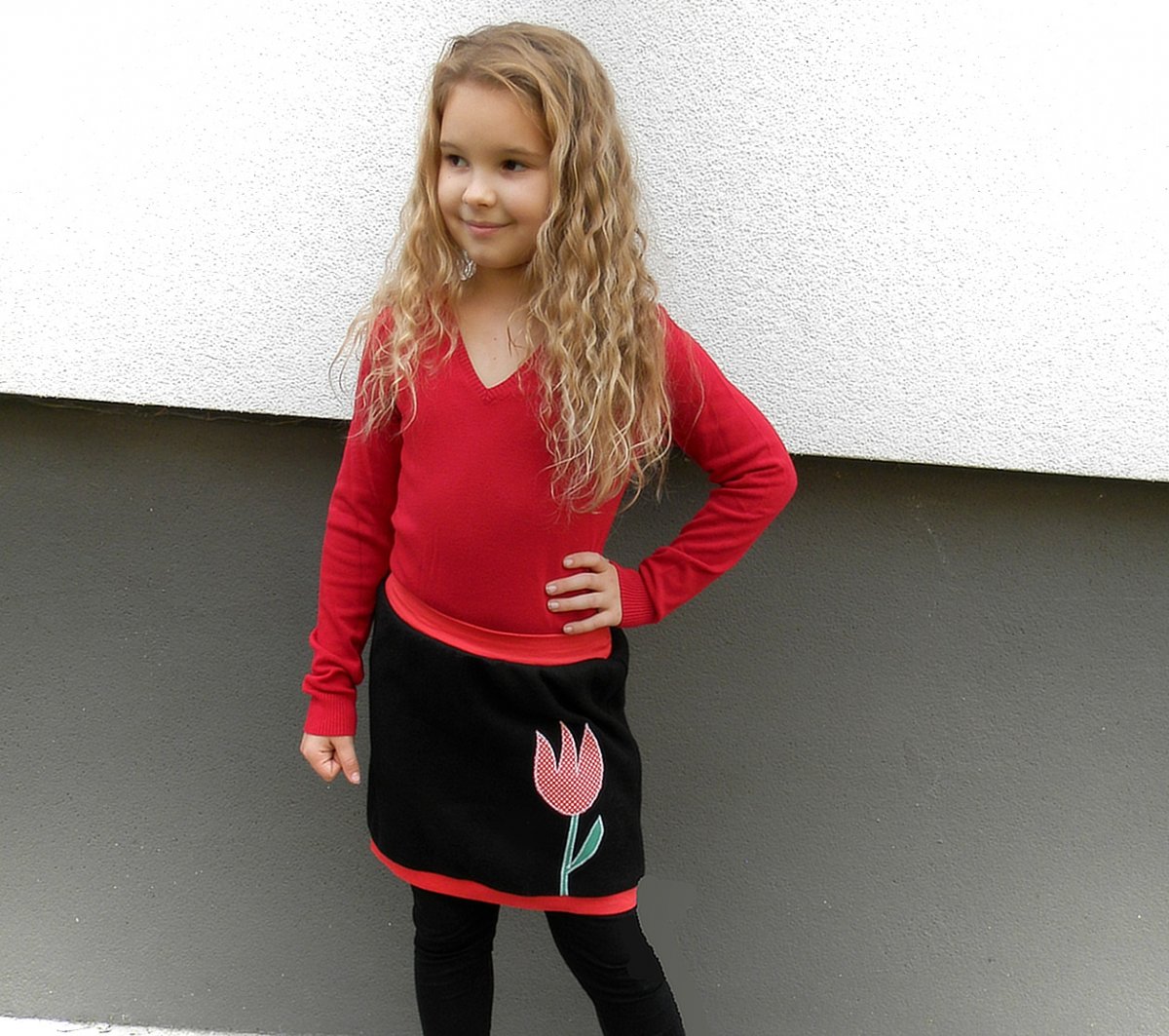 sukýnka dívčí fleesová černá s tulipánem 7/10 let