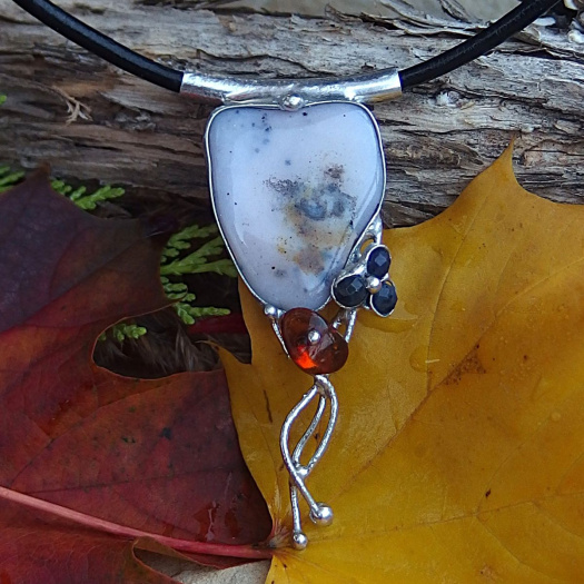 Solaia Cordis - andský opál, jantar, safír