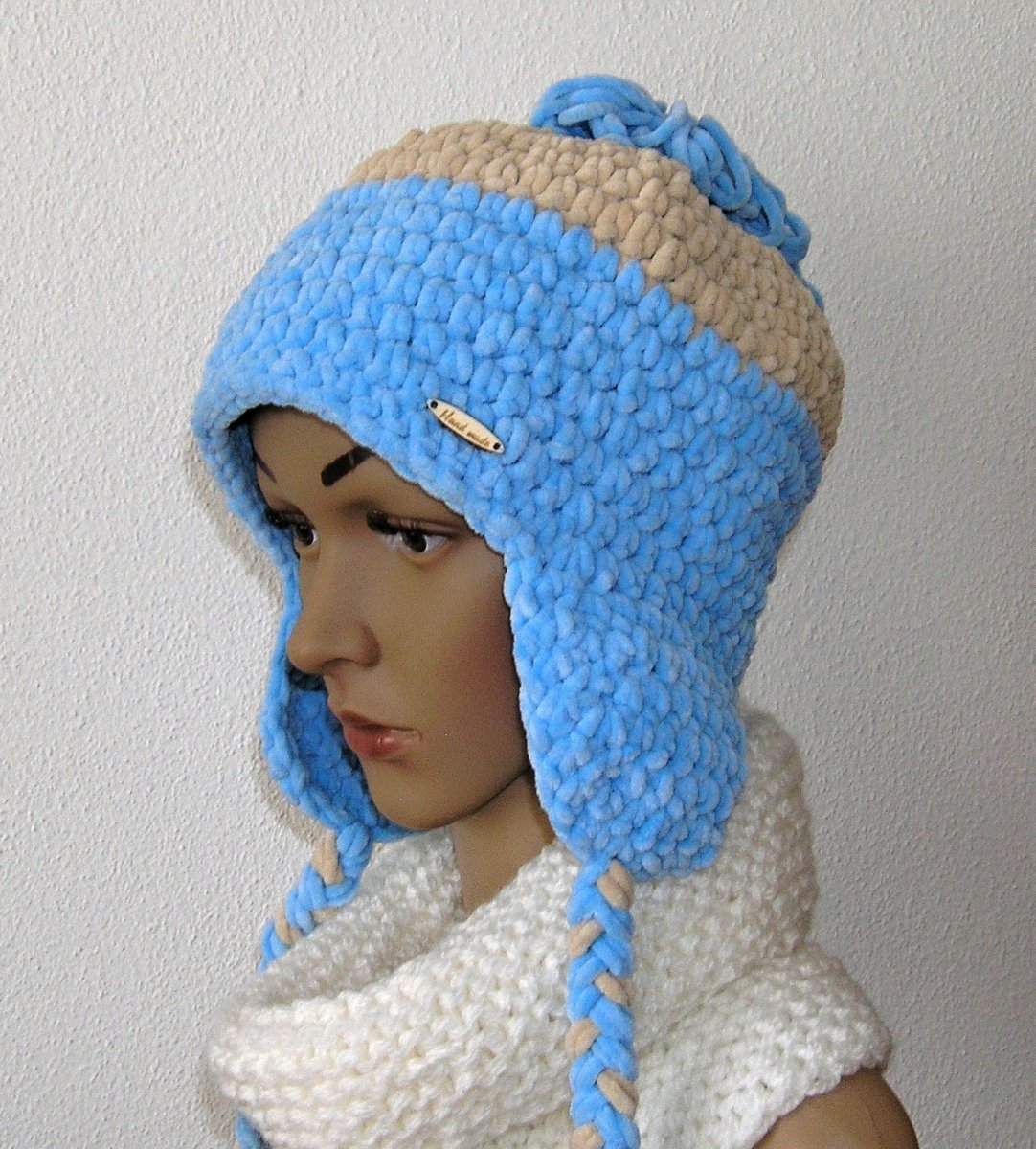 HÁČKOVANÁ UŠANKA