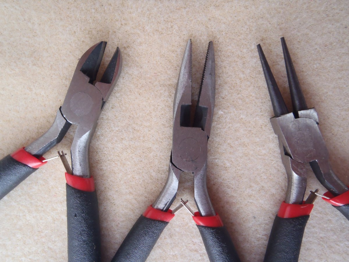 sada kleští na korálkování