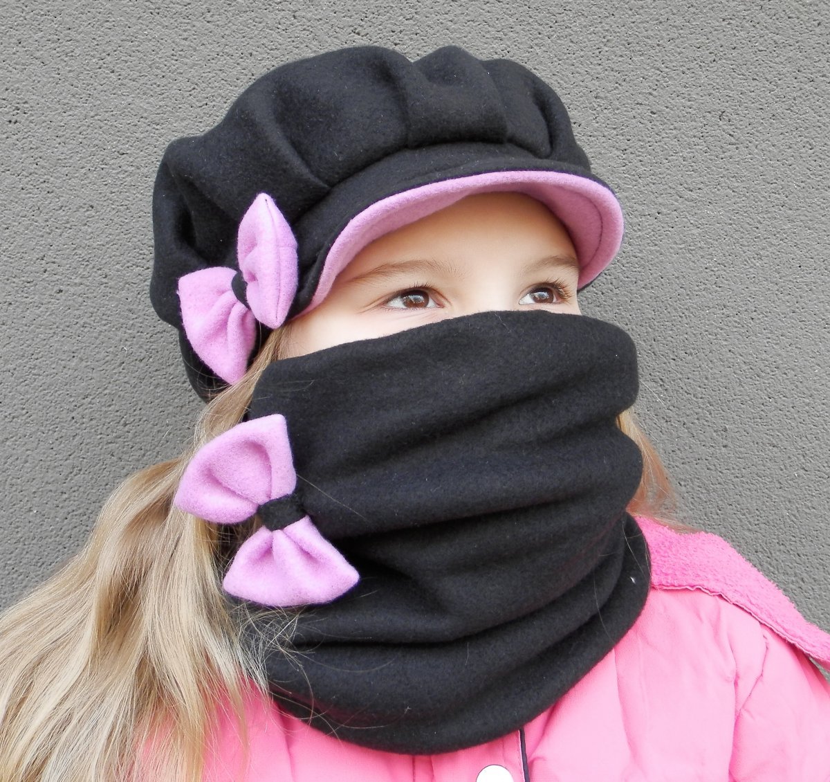 nákrčník dětský,tunel  černý+růžovo fialová mašle