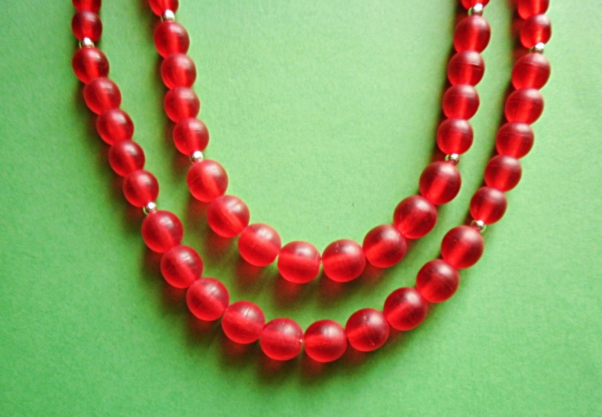 červený se stříbrnou