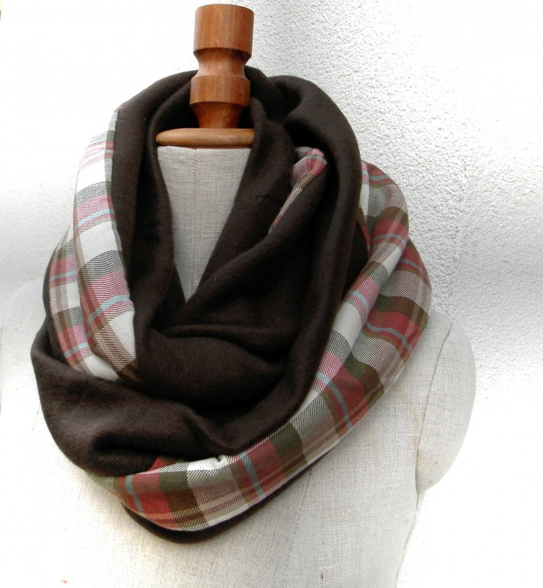 nákrčník ,tunel pánský nebo dámský hnědý s kostkou