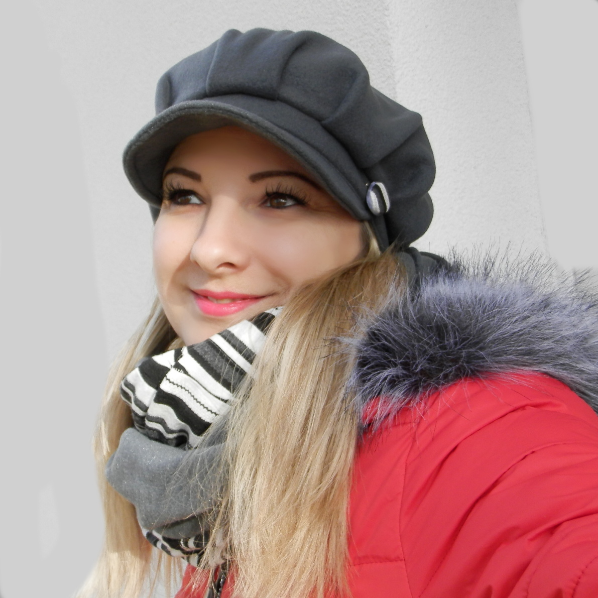 bekovka ,kšiltovka,flees  šedá s broží