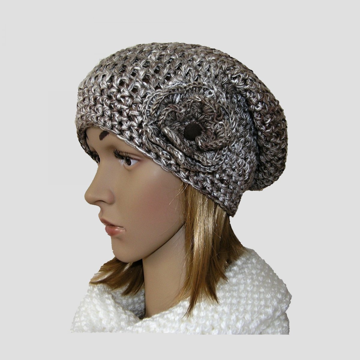 HÁČKOVANÁ ČEPICE - HUČKA (hnědobílý melír)