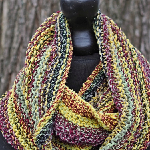 RUČNĚ PLETENÝ NÁKRČNÍK