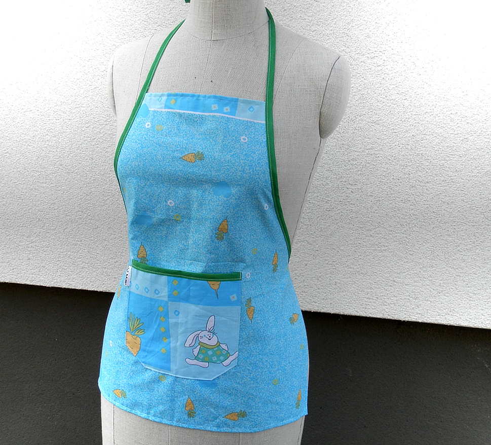 zástěra modrá zajíček,mrkvičky  2-5 let