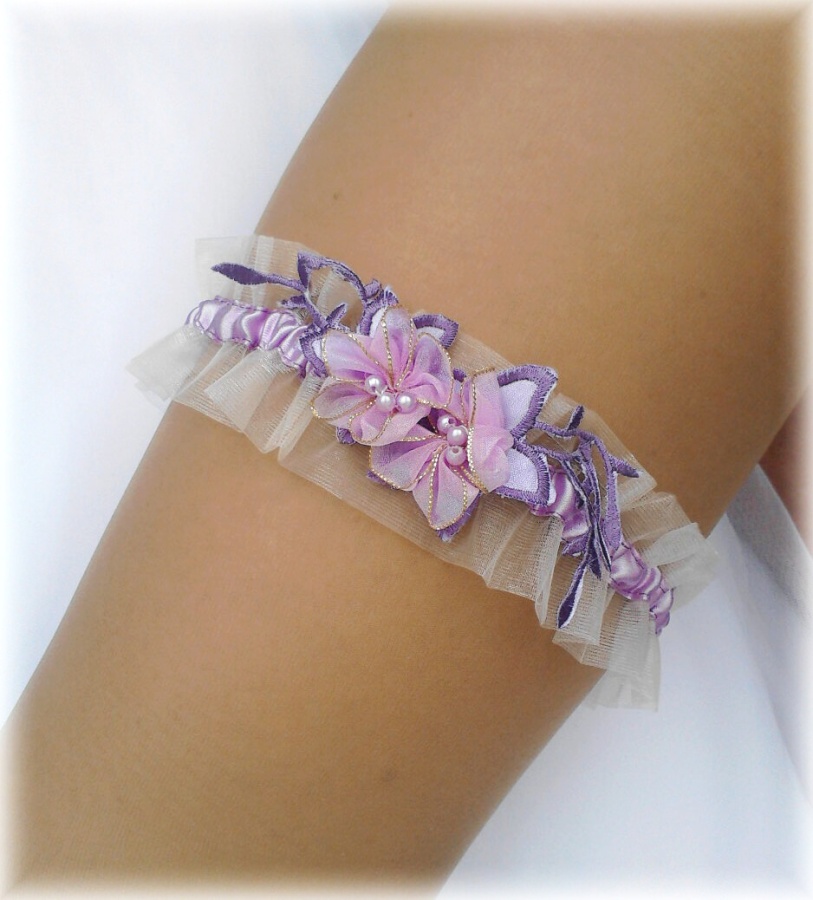 NOVÝ SVATEBNÍ PODVAZEK  ivory lila