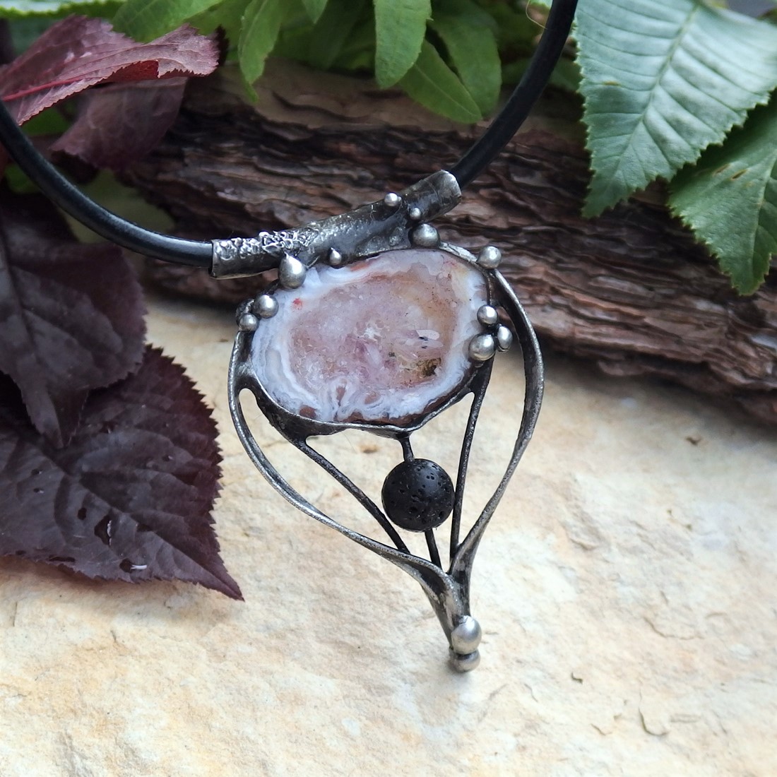 Peříčkový achát