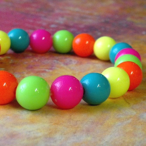 Pestrobarevný náramek