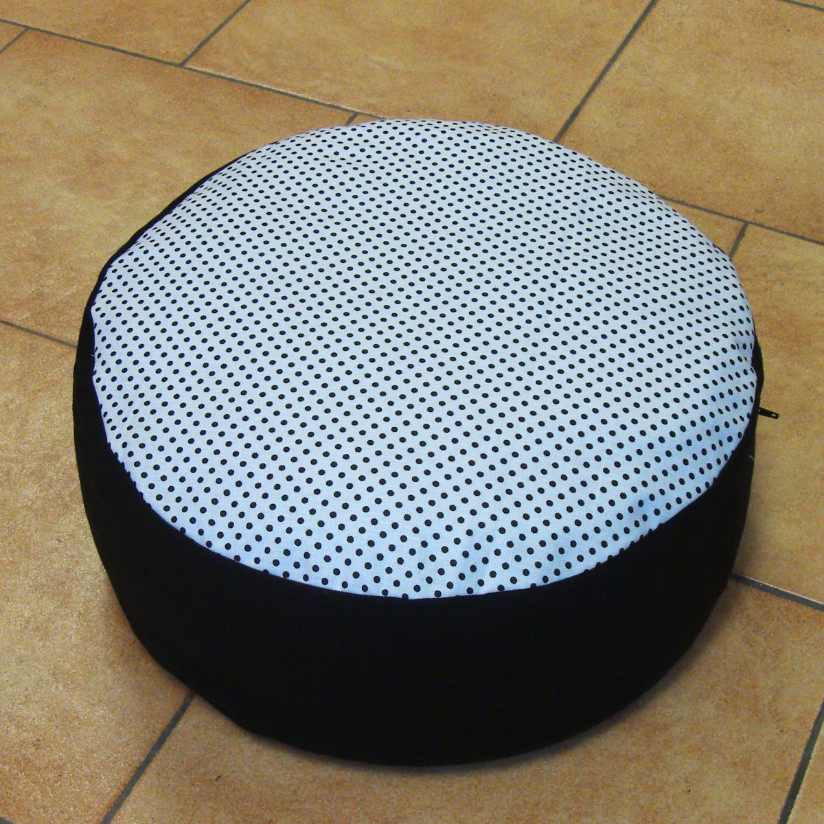 Podsedák Černé puntíčky