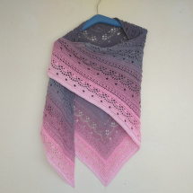 Háčkovaný šátek z duhového klubíčka 