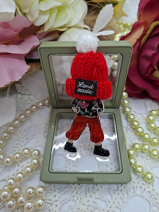 Postava s čepicí 02