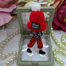 Postava s čepicí 02