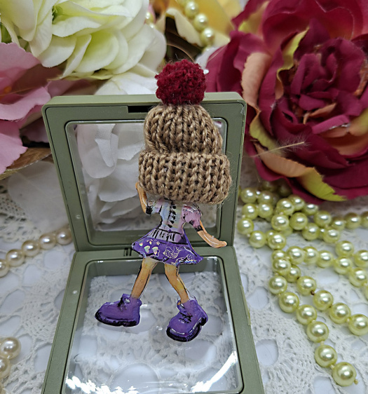 Postava s čepicí 03