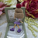 Postava s čepicí 03