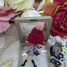 Postava s čepicí 05