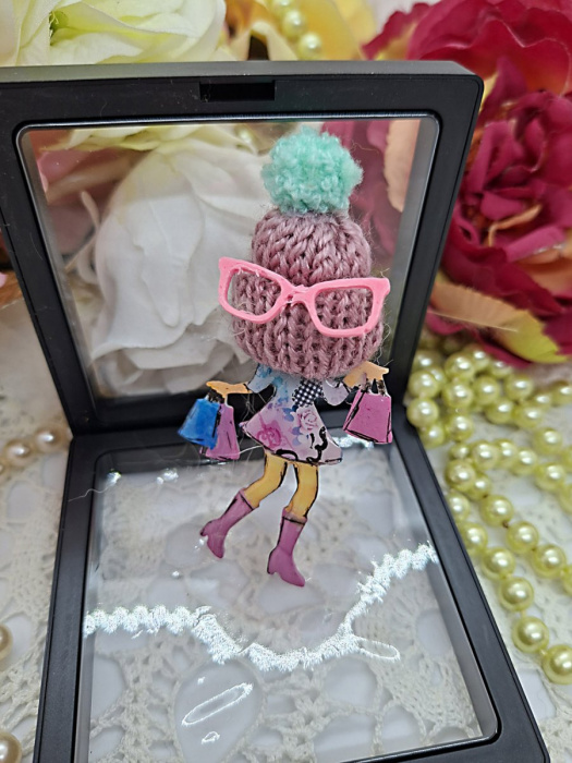 Postava s čepicí 08