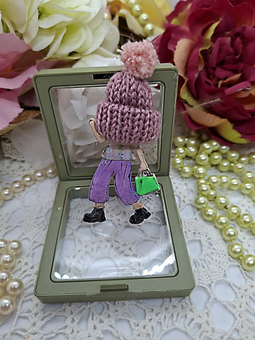 Postava s čepicí 10