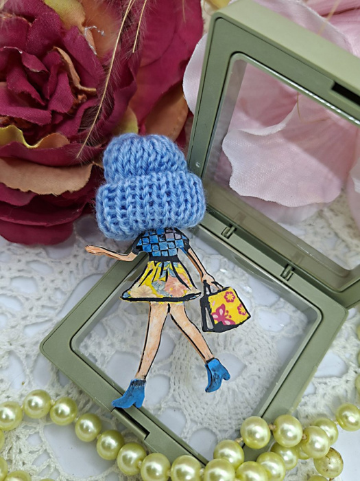 Postava s čepicí 12