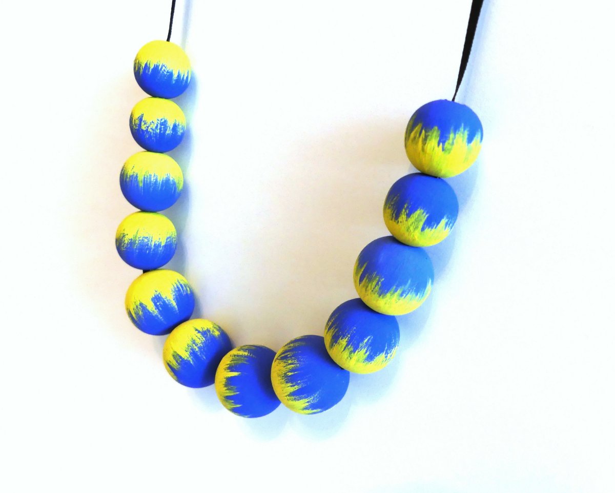 Modro-žluté dřevěné korále