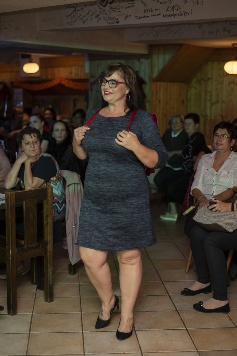 Šaty tm.modrý melír, velikost XL - SLEVA 