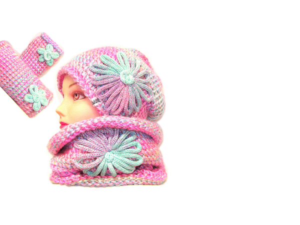 SOUPRAVA ČEPICE, NÁKRČNÍKU A NÁVLEKŮ S APLIKACÍ 