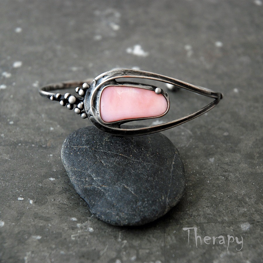 Náramek s růžovým opálem