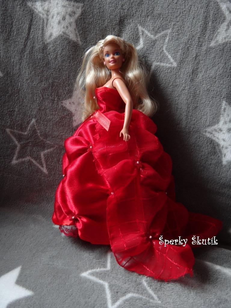 SA0131 - Bohaté červené šaty s vlečkou