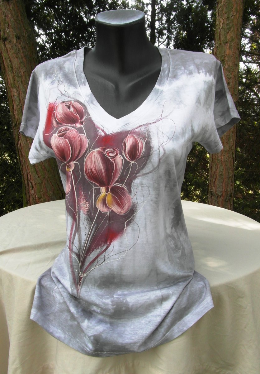 Šedé tričko s růžemi-ručně malované