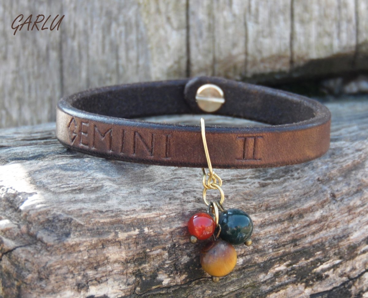 Úzký kožený náramek s hvězdným znamením/textem na přání