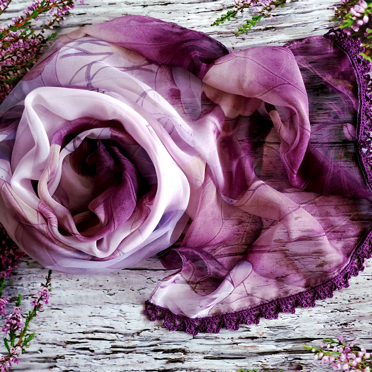 Poslední ostružiny - barevný šátek s krajkou