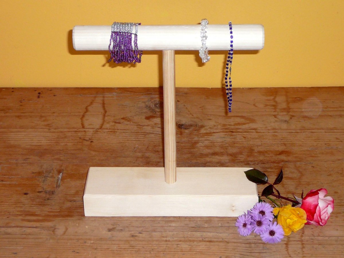 Stojánek na náramky 4 vyšší - smrk