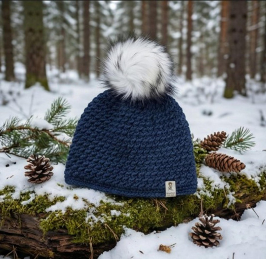 Ručně háčkovaná čepice Stone Washed II s kožešinovou bambulí – Různé varianty