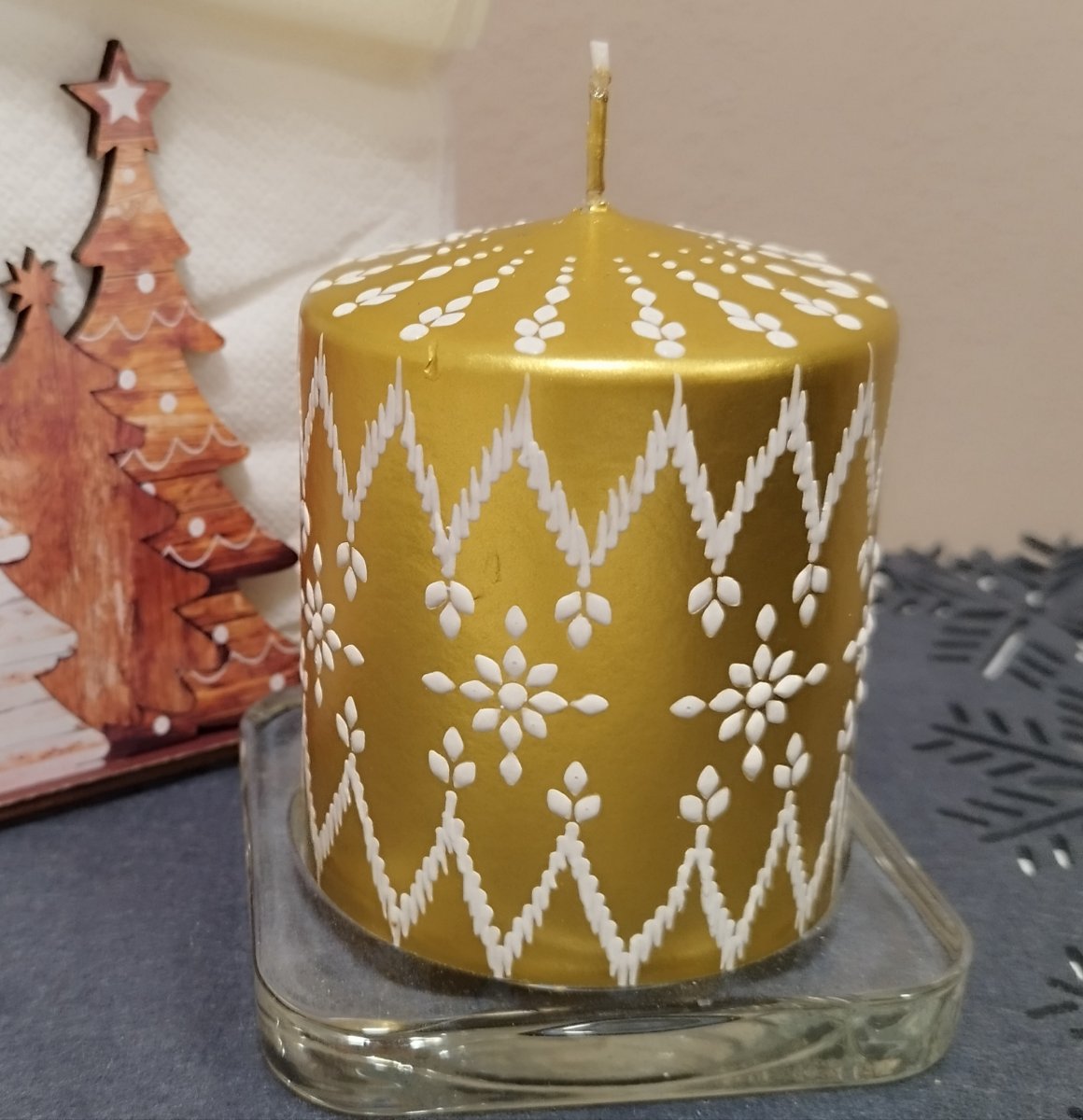 Svíčka ručně zdobená
