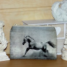 Kosmetická taštička ve vintage stylu s koněm