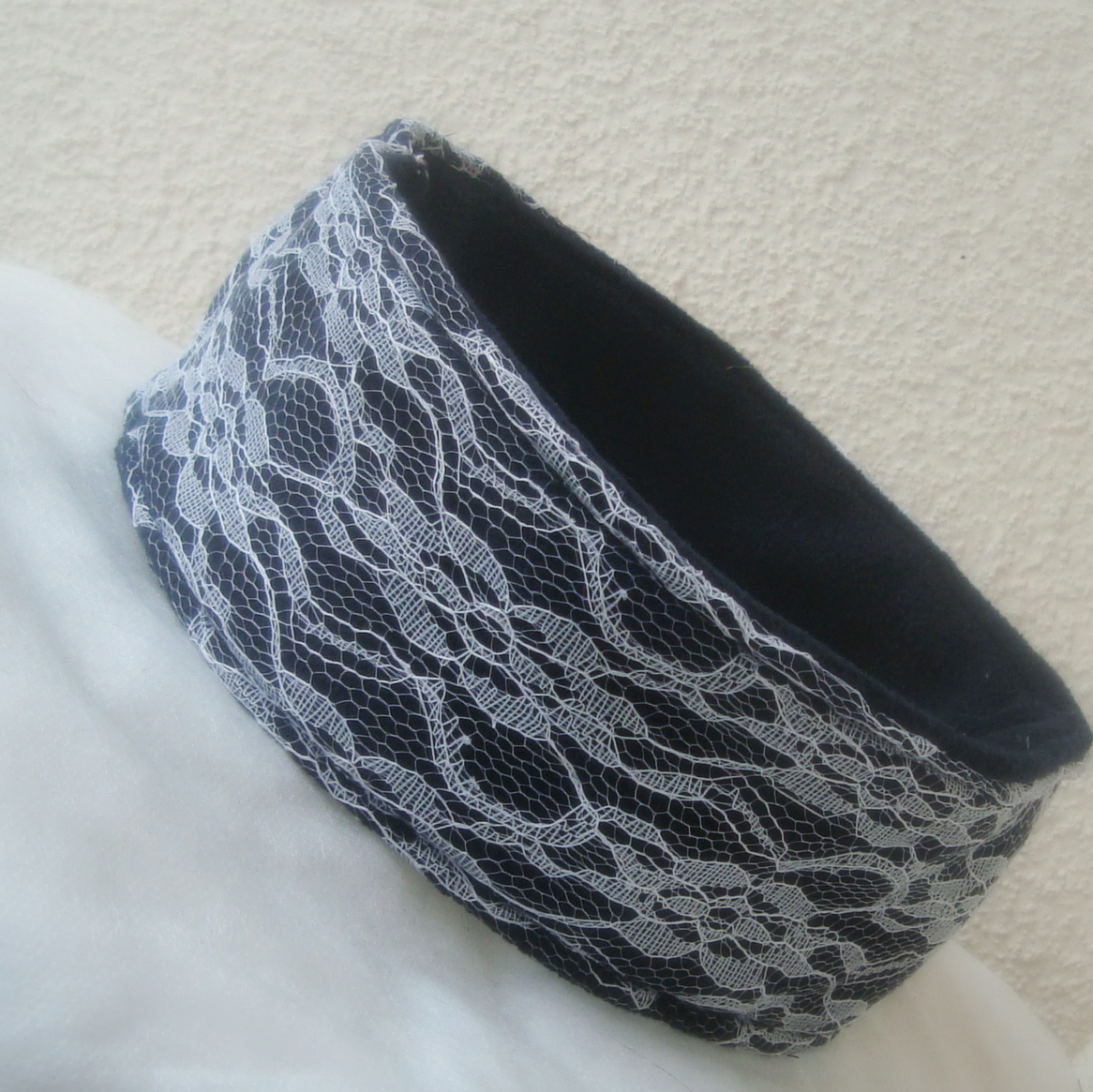 Zimní čelenka s krajkou