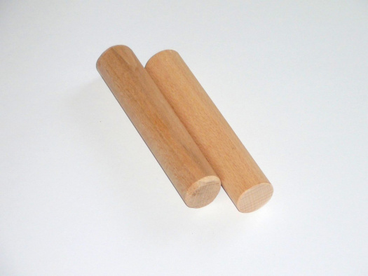 Dřevěný váleček o průměru cca. 1 cm a délce 10 cm