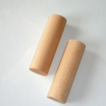 Dřevěný váleček o průměru cca. 3 cm a délce 10 cm