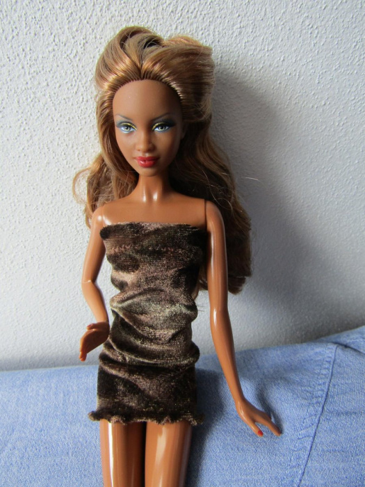 Velvet - Hnědé šaty pro panenku barbie  