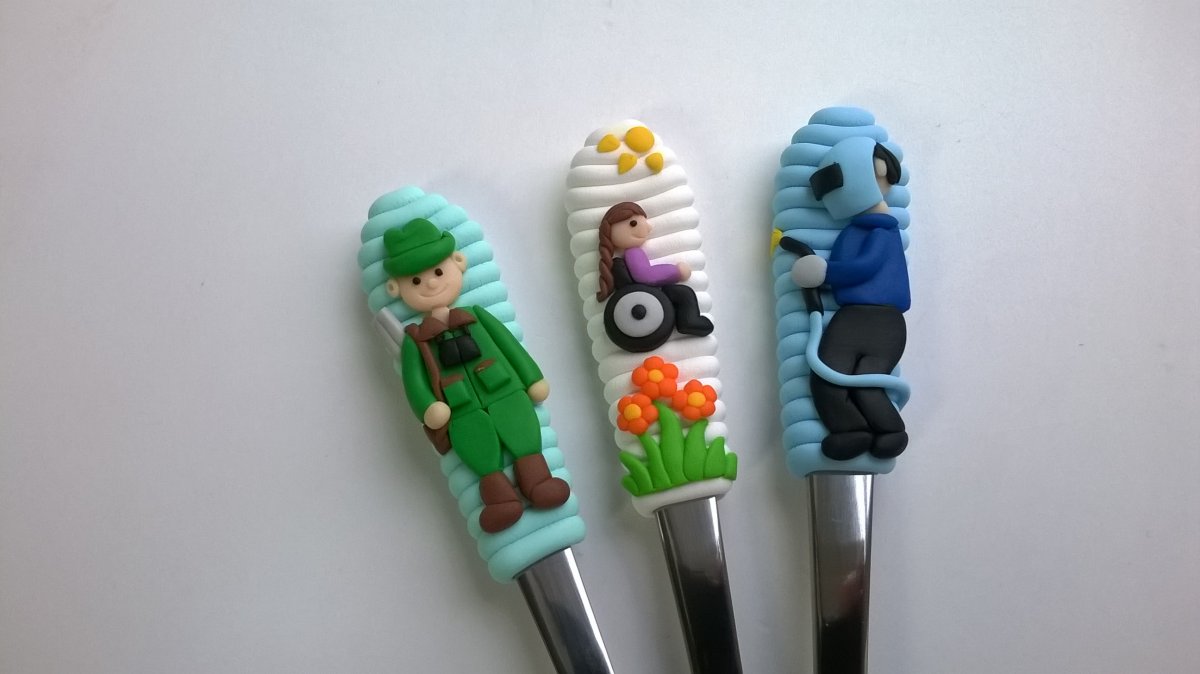 Myslivec,vozíčkářka,svářeč