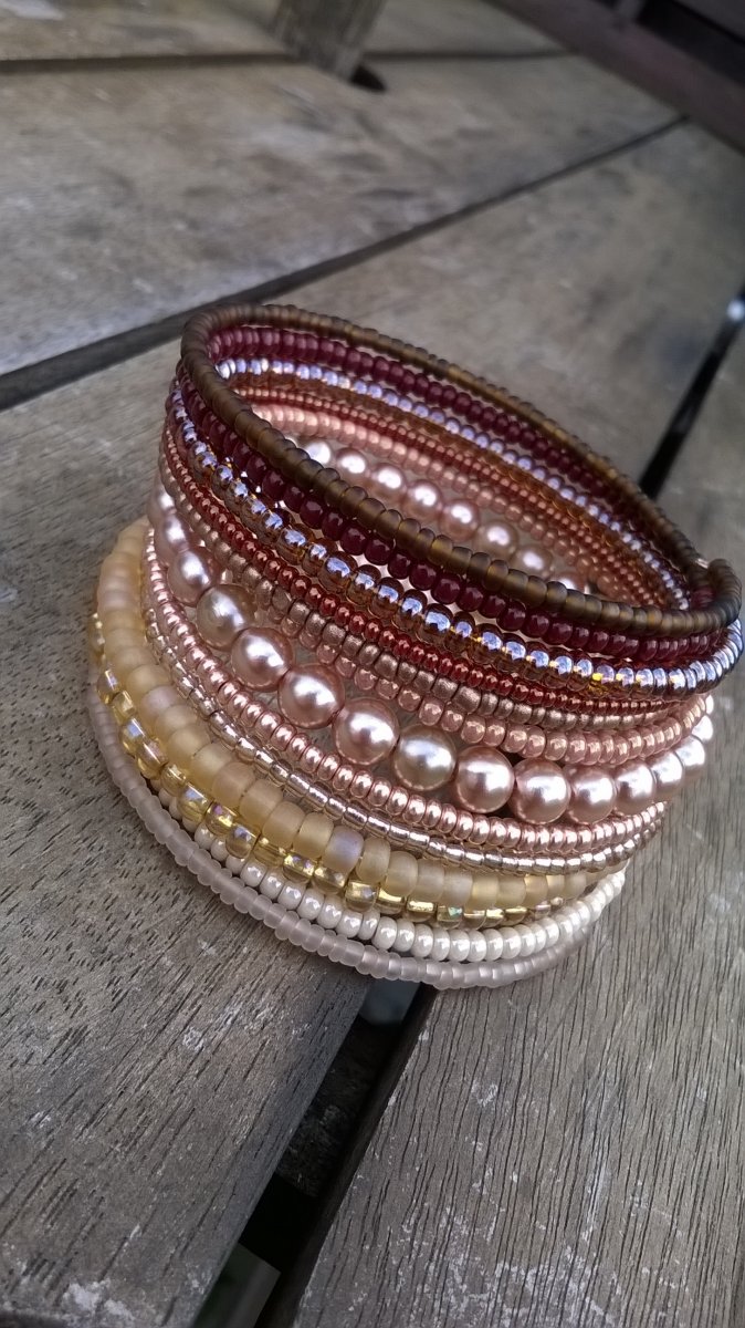 Náramek béžo - hnědý