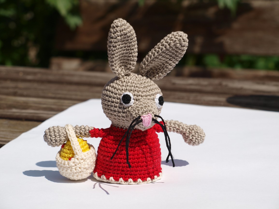 Zaječí slečna na stojánek vajíčka