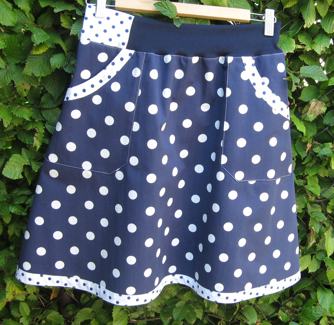 Modrá punťatá :-))