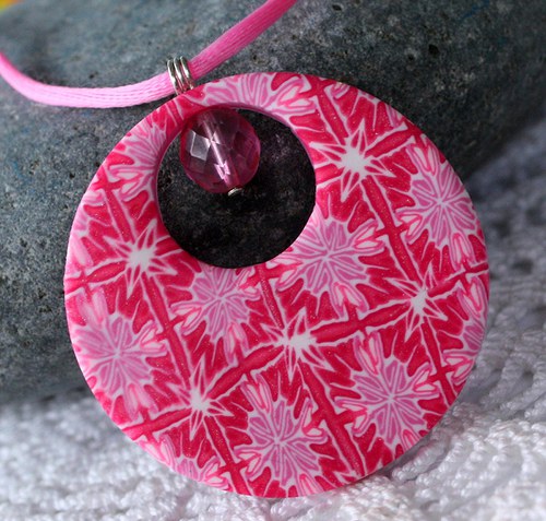 vzorovaný náhrdelník