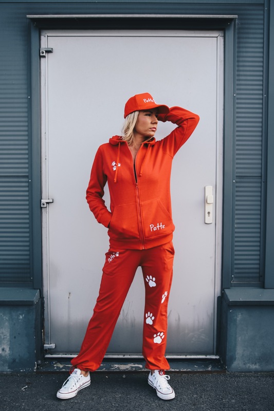 Mikina červená s kapucí