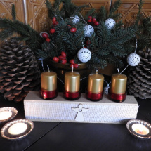Dřevěný svícen, 4 svíčky adventní